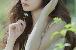 久久久久久19中V?小玉吃果冻